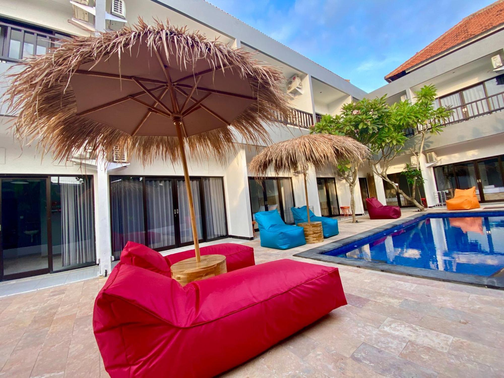 Summer Of Surf Hostel Uluwatu Ungasan Εξωτερικό φωτογραφία